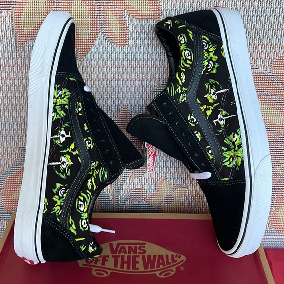 Vans Men’s Old Skool
Eyes in The Dark Black/Multi 
VN0A4BW2BML
Sneakers - Picture 12 of 16